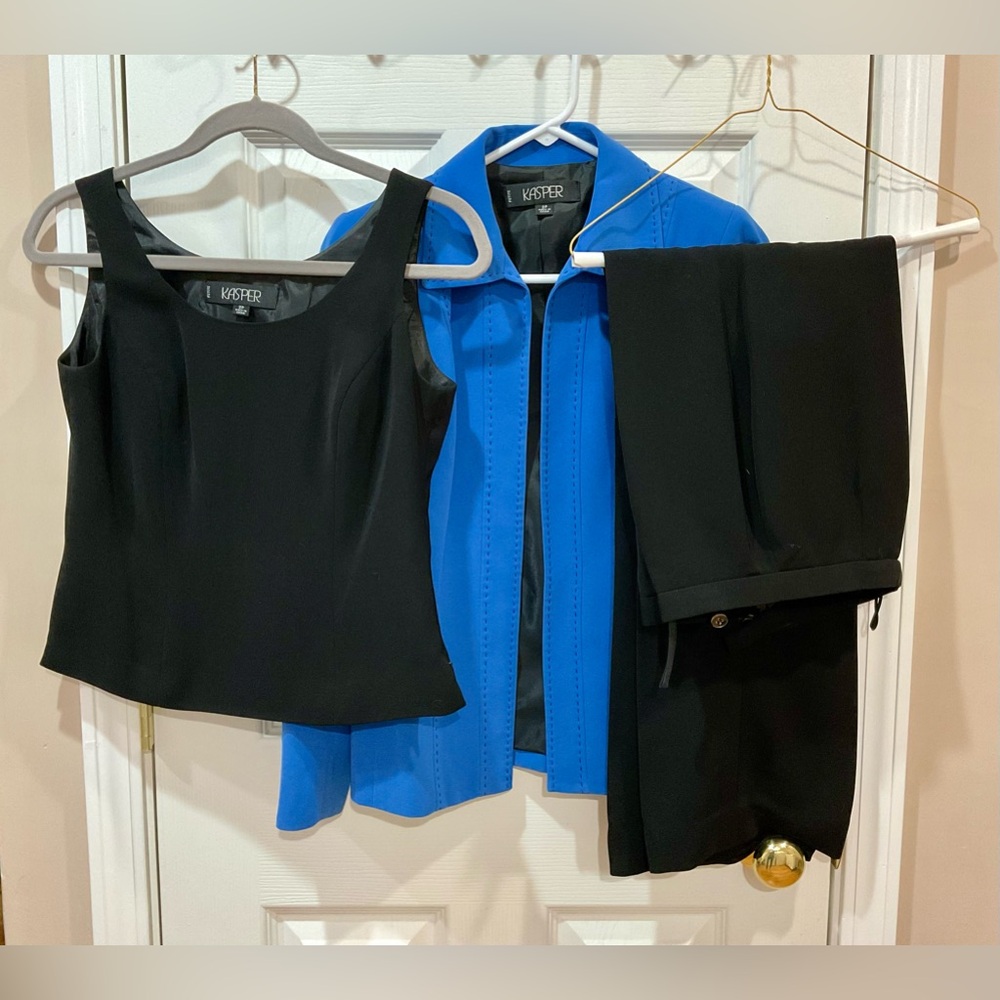 Classy Kasper blue & black 3 piece suit blazer, shell & slacks 2P coat pants
